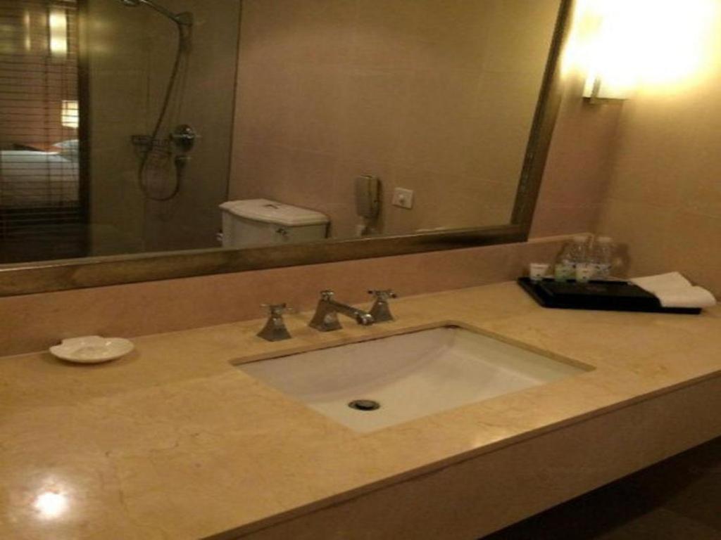Tian Cheng Hotel Jin Jiang Shanghai Exterior photo